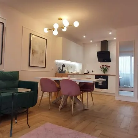 Kameralny Nieopodal Gdyni Parking New * Pogorze